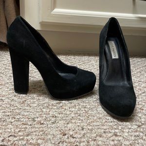 Steve Madden suede platform black pumps
